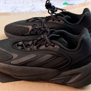 Adidas Sneakers
